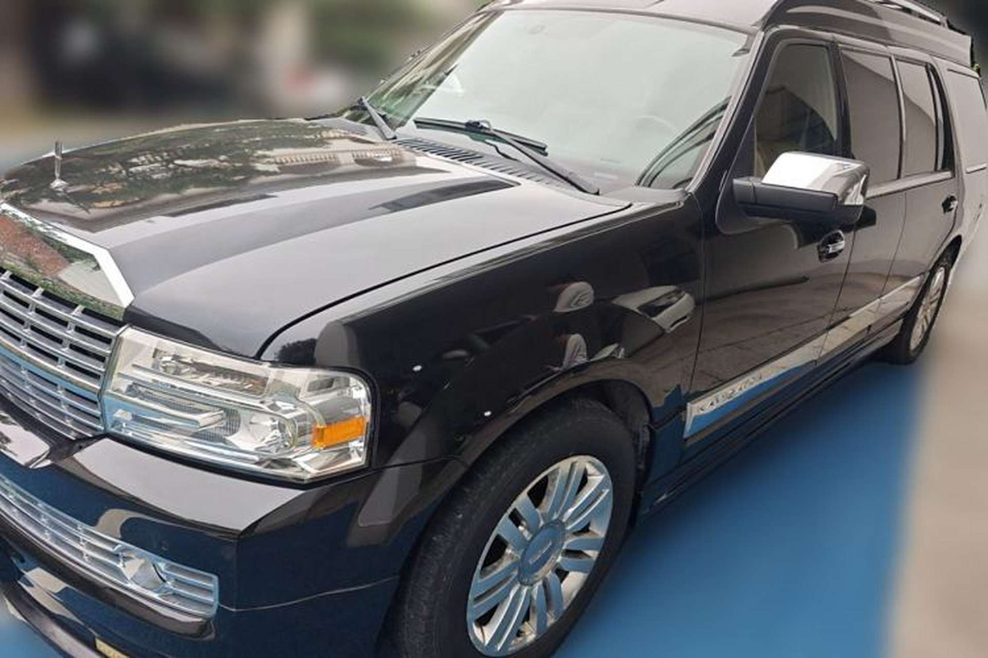 Used Lincoln Navigator 2010 5.4L AWD Front Left 45 Deg