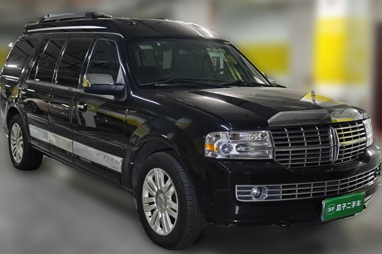 Used Lincoln Navigator 2010 5.4L AWD Front Right 45 Deg