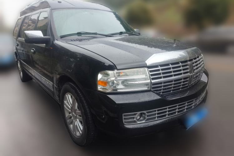 Used Lincoln Navigator 2010 5.4L AWD Front Right 45 Deg