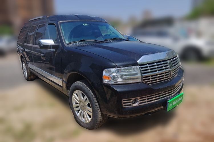 Used Lincoln Navigator 2010 Leader No. 1 5.4L V8 Front Right 45 Deg