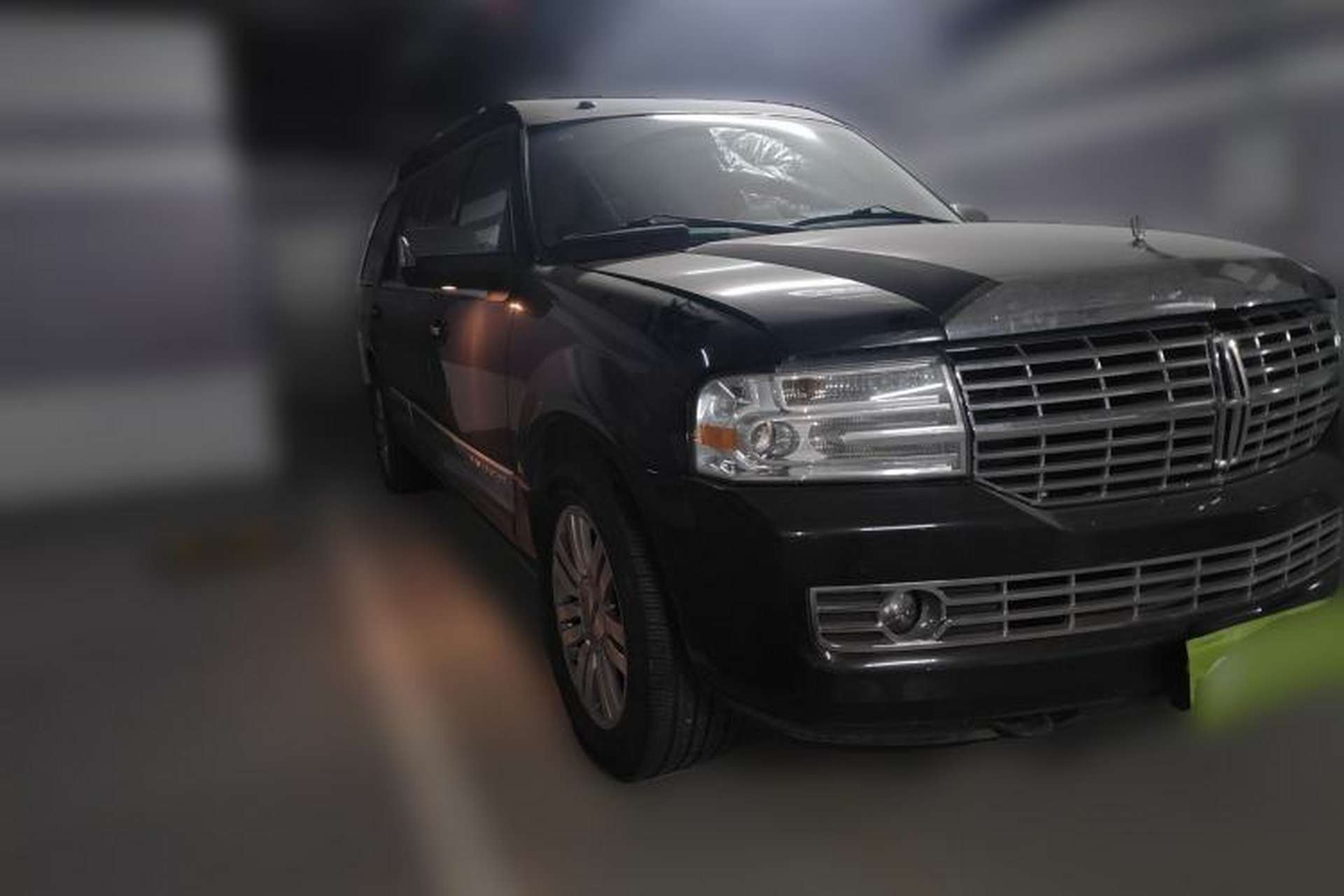 Used Lincoln Navigator 2010 5.4L AWD Front Right 45 Deg