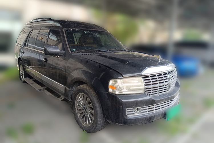 Used Lincoln Navigator 2010 Presidential Number Front Right 45 Deg