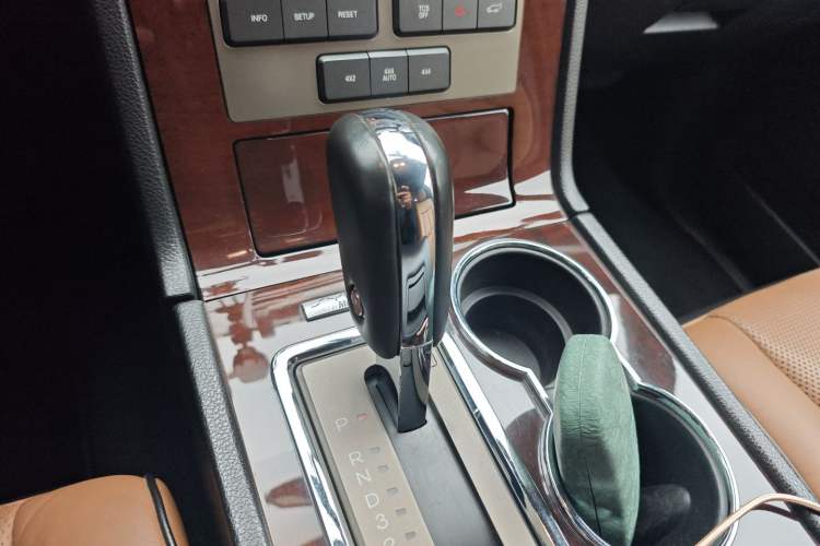 Used Lincoln Navigator 2010 5.4L AWD Gear Lever