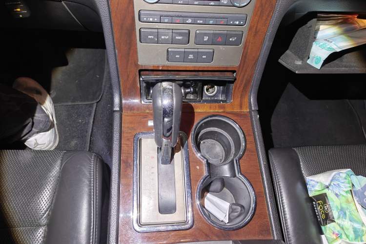 Used Lincoln Navigator 2010 5.4L AWD Gear Lever