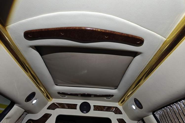 Used Lincoln Navigator 2010 5.4L AWD Headliner