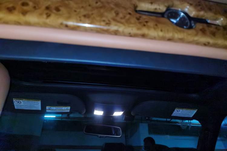 Used Lincoln Navigator 2010 5.4L AWD Headliner