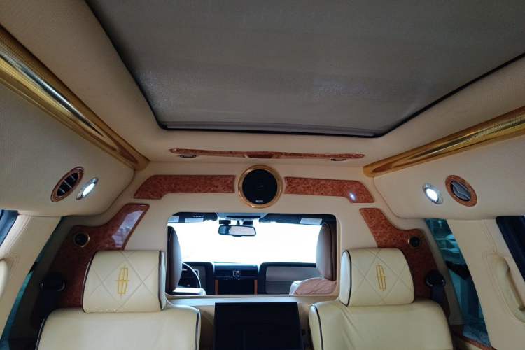 Used Lincoln Navigator 2010 Presidential Number Headliner