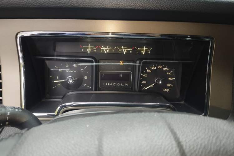 Used Lincoln Navigator 2010 5.4L AWD Instrument Cluster