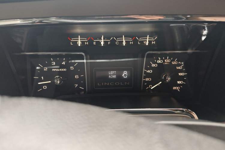 Used Lincoln Navigator 2010 5.4L AWD Instrument Cluster