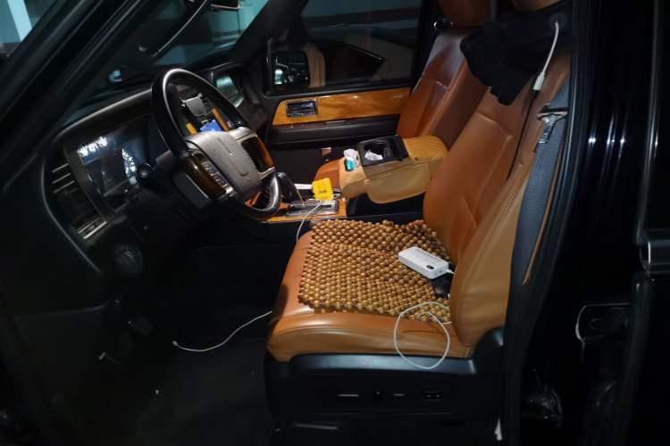 Used Lincoln Navigator 2010 5.4L AWD Left Front Seat