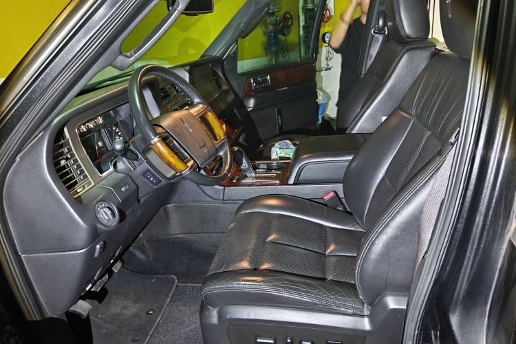 Used Lincoln Navigator 2010 5.4L AWD Left Front Seat
