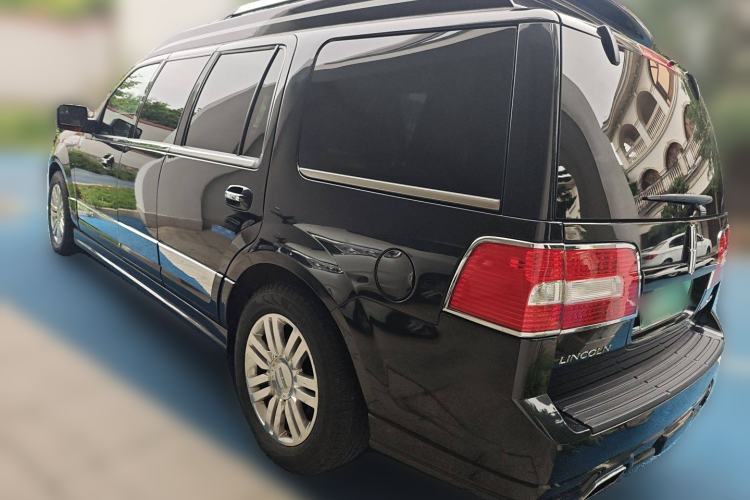 Used Lincoln Navigator 2010 5.4L AWD Rear Left 45 Deg
