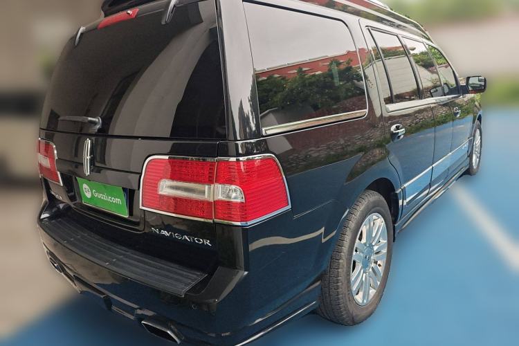 Used Lincoln Navigator 2010 5.4L AWD Rear Right 45 Deg