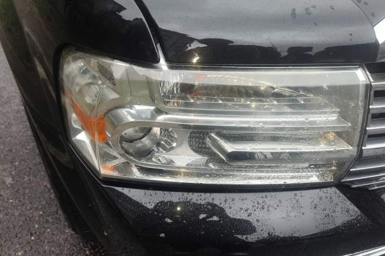 Used Lincoln Navigator 2010 5.4L AWD Right Front Headlight