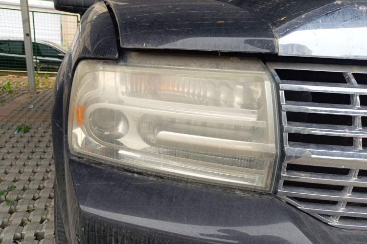 Used Lincoln Navigator 2010 Presidential Number Right Front Headlight