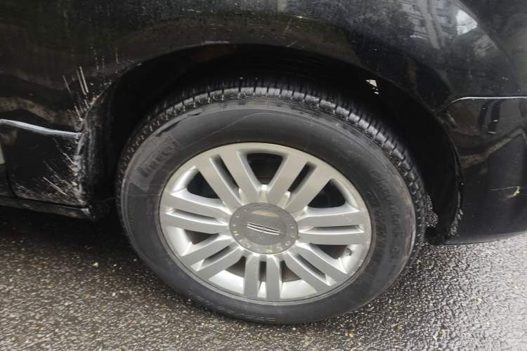 Used Lincoln Navigator 2010 5.4L AWD Right Front Wheel Hub