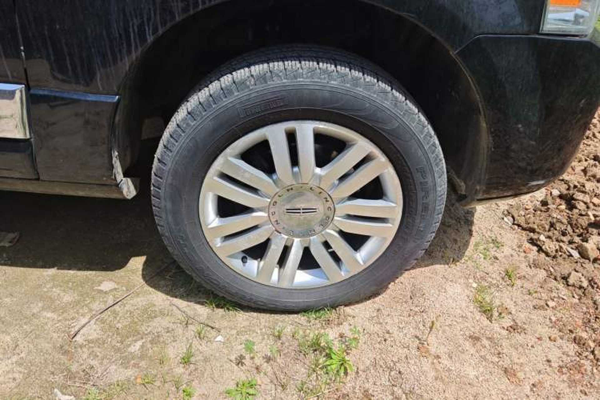 Used Lincoln Navigator 2010 Leader No. 1 5.4L V8 Right Front Wheel Hub