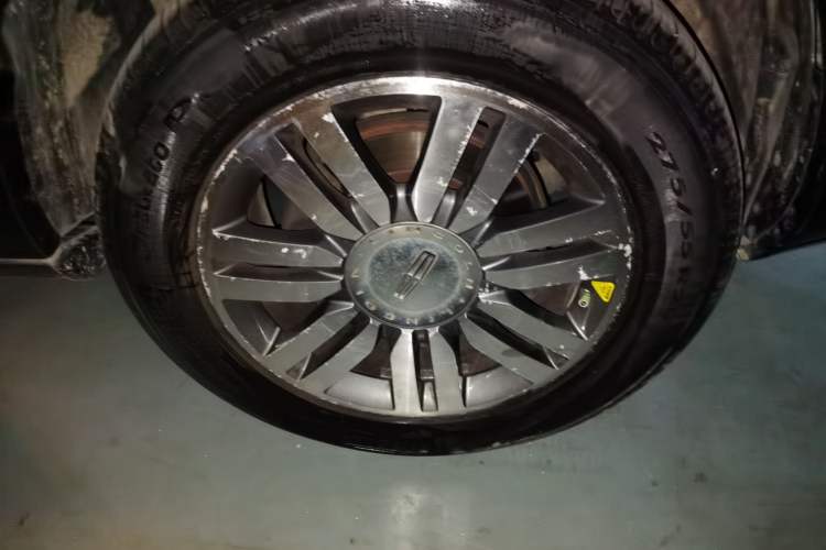 Used Lincoln Navigator 2010 5.4L AWD Right Front Wheel Hub