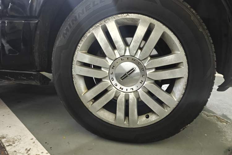 Used Lincoln Navigator 2010 5.4L AWD Right Front Wheel Hub