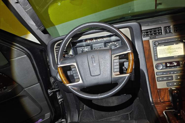 Used Lincoln Navigator 2010 5.4L AWD Steering Wheel
