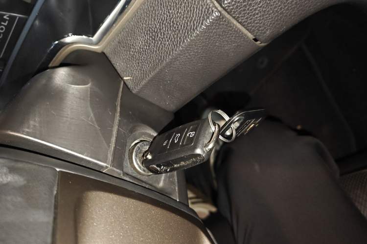 Used Lincoln Navigator 2010 5.4L AWD Vehicle Key