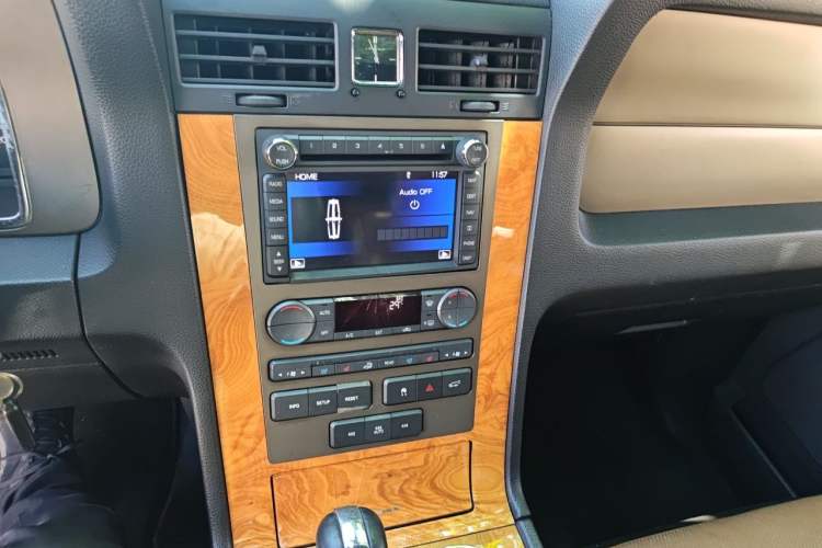 Used Lincoln Navigator 2010 5.4L AWD Audio And AC Panel