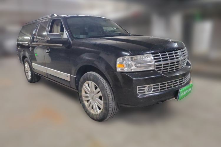 Used Lincoln Navigator  Front Right 45 Deg