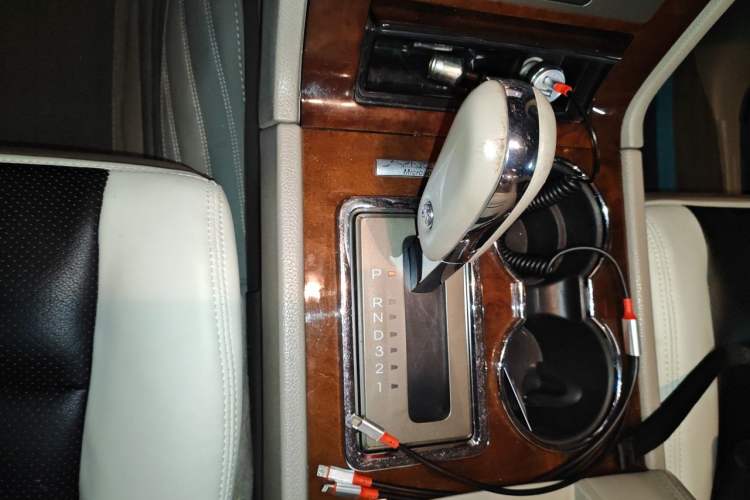 Used Lincoln Navigator  Gear Lever