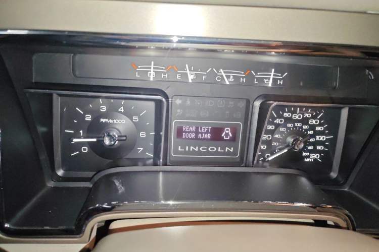 Used Lincoln Navigator  Instrument Cluster