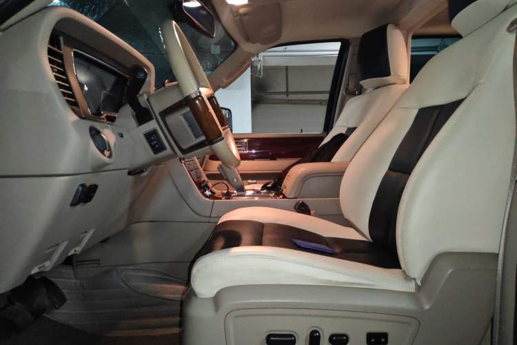 Used Lincoln Navigator  Left Front Seat