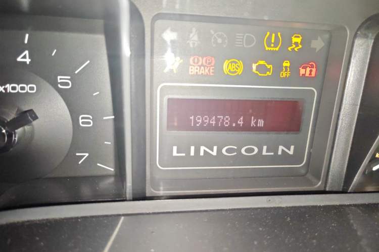 Used Lincoln Navigator  Odometer Close Up