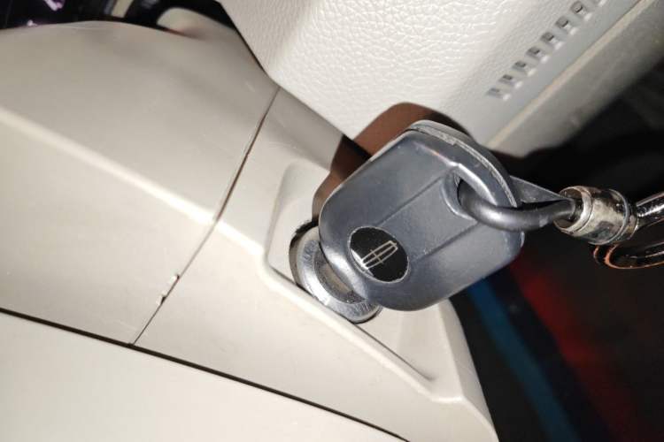 Used Lincoln Navigator  Vehicle Key