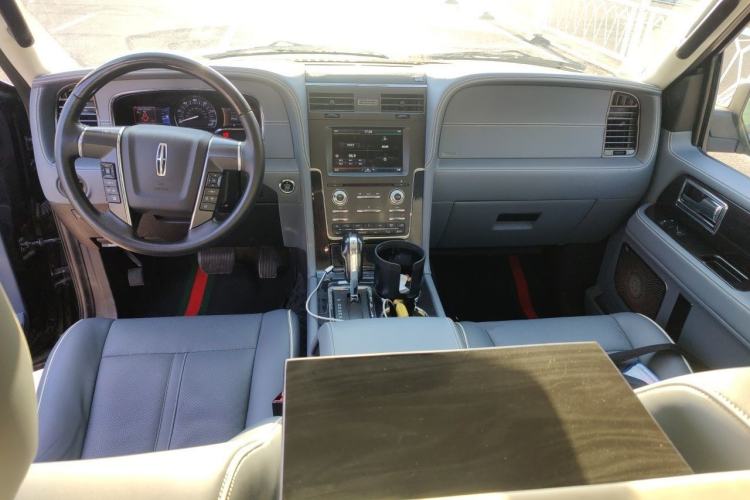 Used Lincoln Navigator 2014 3.5T AWD Parallel Import Center Console