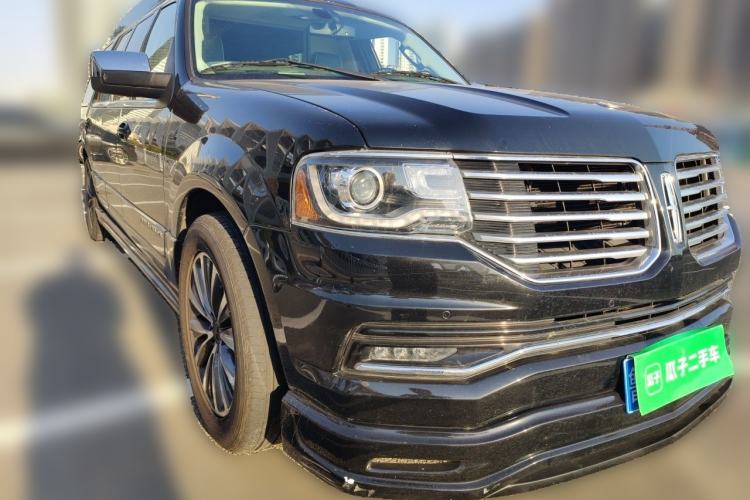 Used Lincoln Navigator 2014 3.5T AWD Parallel Import Front Right 45 Deg