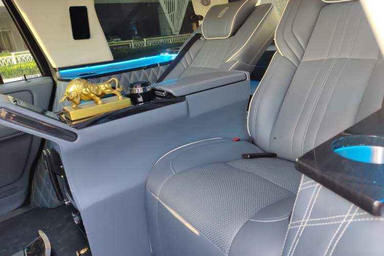 Used Lincoln Navigator 2014 3.5T AWD Parallel Import Left Rear Seat