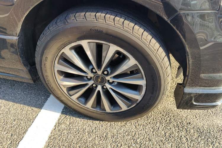 Used Lincoln Navigator 2014 3.5T AWD Parallel Import Right Front Wheel Hub