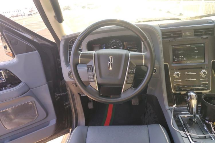 Used Lincoln Navigator 2014 3.5T AWD Parallel Import Steering Wheel