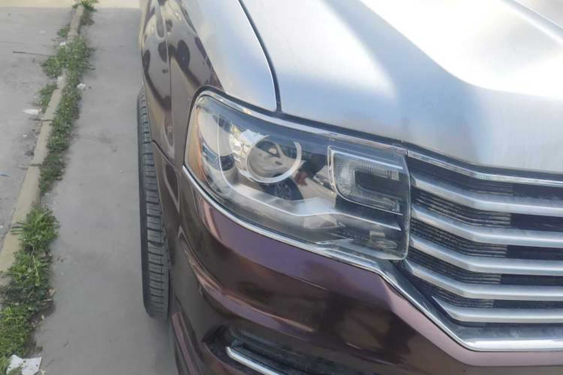 Used Lincoln Navigator  Right Front Headlight