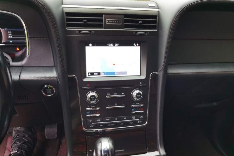 Used Lincoln Navigator 2016 3.5T AWD Audio And AC Panel