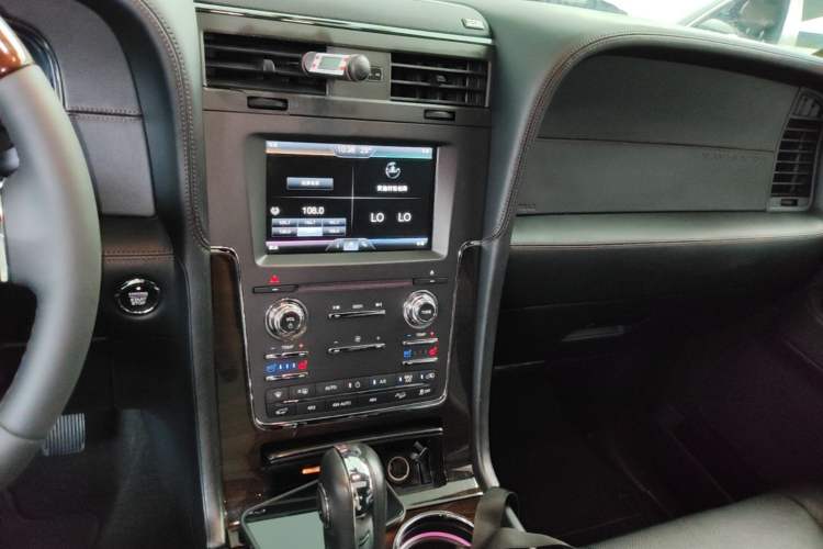 Used Lincoln Navigator 2016 3.5T AWD Audio And AC Panel
