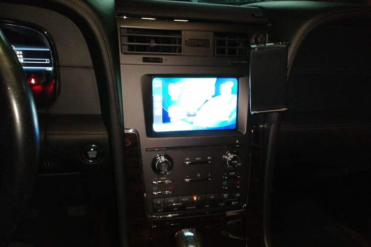 Used Lincoln Navigator 2016 3.5T AWD Audio And AC Panel