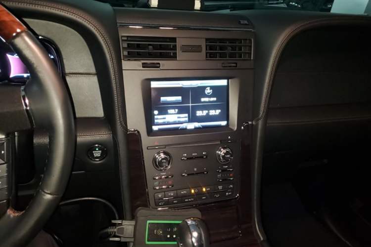 Used Lincoln Navigator 2016 3.5T AWD Audio And AC Panel