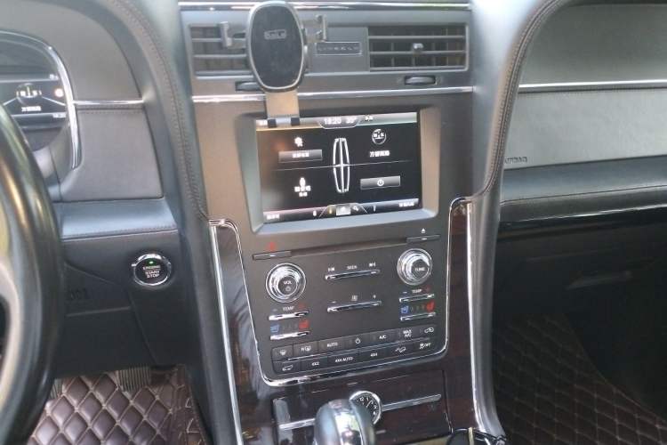 Used Lincoln Navigator 2016 3.5T AWD Audio And AC Panel