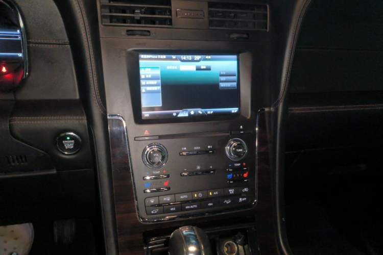 Used Lincoln Navigator 2016 3.5T AWD Audio And AC Panel