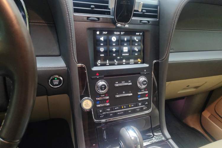 Used Lincoln Navigator 2016 3.5T AWD Audio And AC Panel