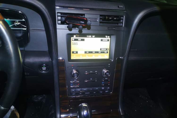 Used Lincoln Navigator 2016 3.5T AWD Audio And AC Panel