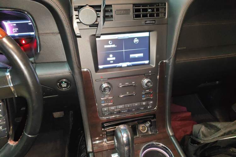 Used Lincoln Navigator 2016 3.5T AWD Audio And AC Panel