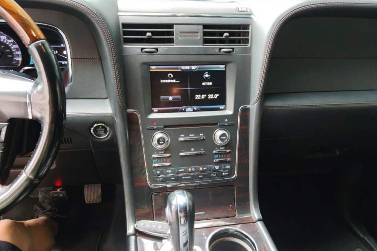 Used Lincoln Navigator 2016 3.5T AWD Audio And AC Panel