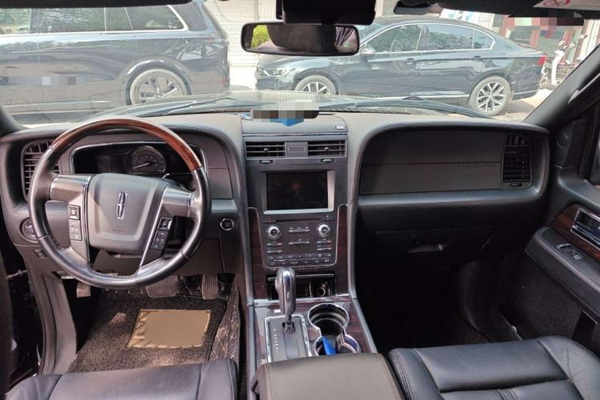 Used Lincoln Navigator 2016 3.5T AWD Center Console