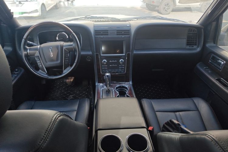Used Lincoln Navigator 2016 3.5T AWD Center Console